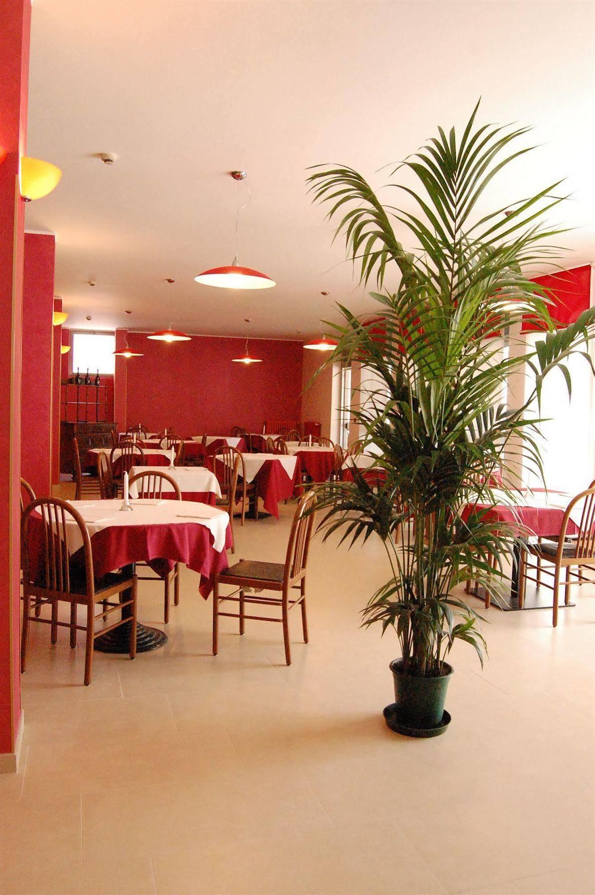 Hotel Ristorante Novara Expo Bareggio Exterior photo